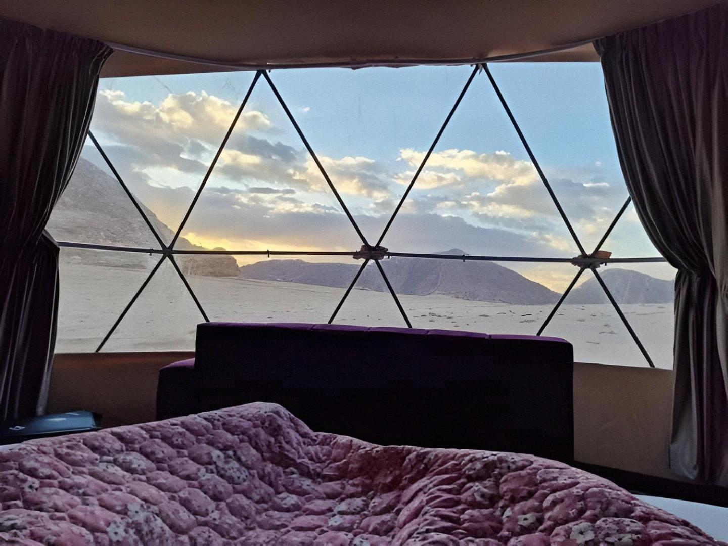 Отель Wadi Rum Caeser Camp Экстерьер фото