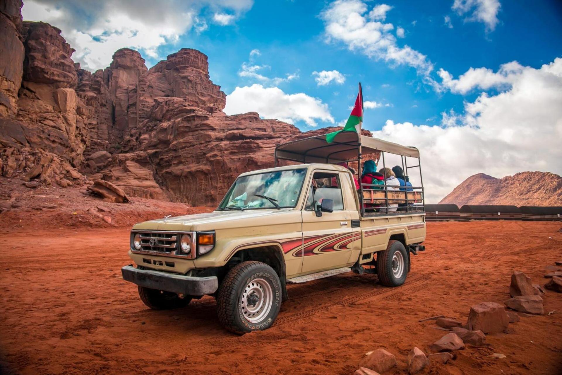 Отель Wadi Rum Caeser Camp Экстерьер фото